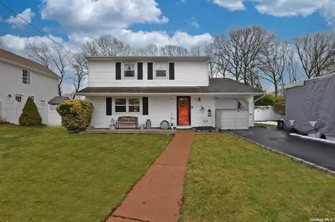 355 Randall Rd, Ridge, NY 11961