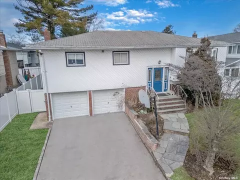 1405 Cecily Dr, Merrick, NY 11566