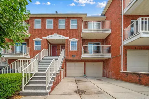 3-15 Weatherly Pl #A, College Point, NY 11356