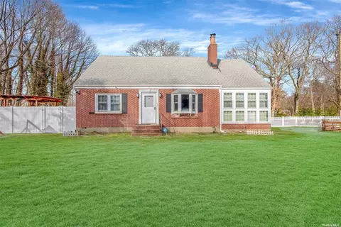163 N Country Rd, Port Jefferson, NY 11777