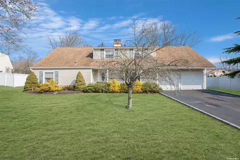 1289 Waverly Ave, Farmingville, NY 11738