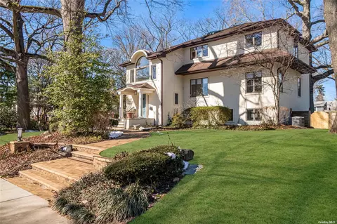 1 Davis Rd, Port Washington, NY 11050