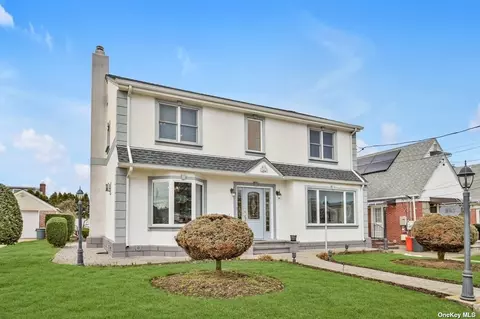 243 Beebe Rd, Mineola, NY 11501