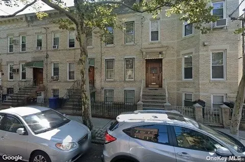 59-26 Grove St, Flushing, NY 11385