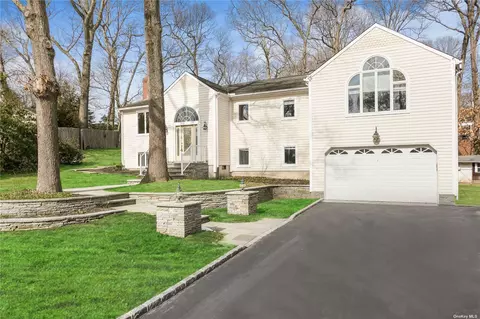 17 Beacon Hill Dr, Stony Brook, NY 11790