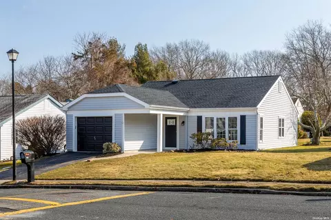102 Sheffield Dr #102, Ridge, NY 11961