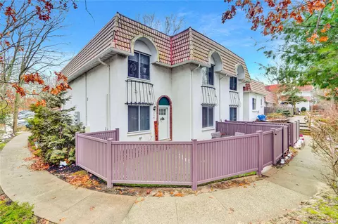 216 Skyline Dr #216, Coram, NY 11727