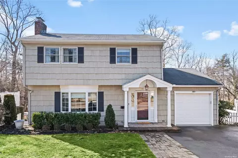 7 Bay Ave, Huntington, NY 11743