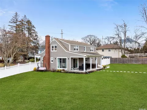 66 Sunset Dr, Huntington, NY 11743