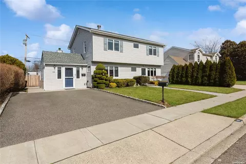 15 Mallard Rd, Levittown, NY 11756