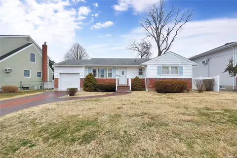 7 3rd Ave, Farmingdale, NY 11735