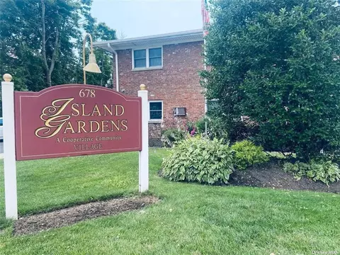 678 Fulton St #V-8, Farmingdale, NY 11735