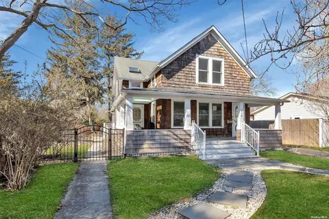 216 Lincoln Ave, Sayville, NY 11782