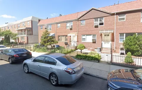31-36 48th St, Astoria, NY 11103