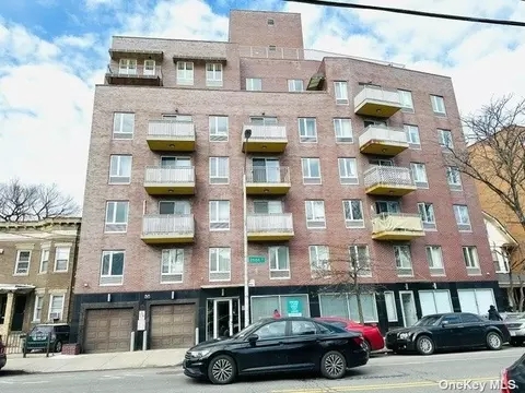 32-26 Union St #4E, Flushing, NY 11354
