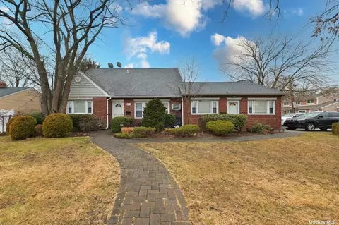 674 Deer Park Ave, Babylon, NY 11702