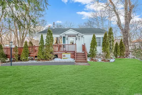 306 Wading River Rd, Manorville, NY 11949