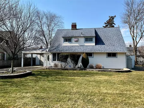 68 Shepherd Ln, Levittown, NY 11756