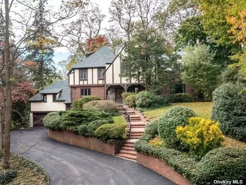 122 Huntington Rd, Port Washington, NY 11050