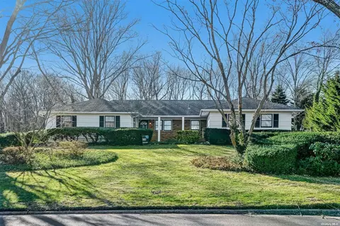 23 Artisan Ave, Huntington, NY 11743