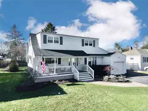 22 Browning Dr, Greenlawn, NY 11740