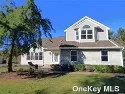 2 Harness Rd, Saint James, NY 11780