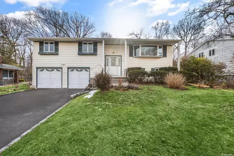 9 Fisher Rd, Commack, NY 11725