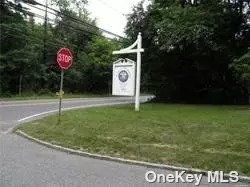 N Country Road, Saint James, NY 11780