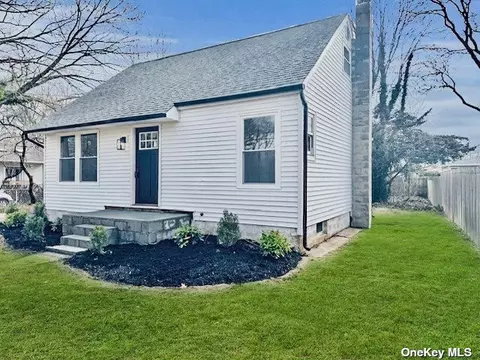 48 Probst Dr, Shirley, NY 11967