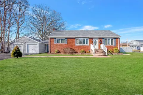 53 Liberty St, Deer Park, NY 11729