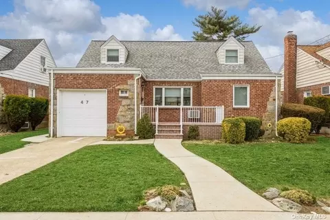 47 William St, Valley Stream, NY 11580