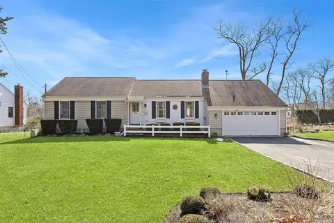 220 Glenn Rd, Southold, NY 11971