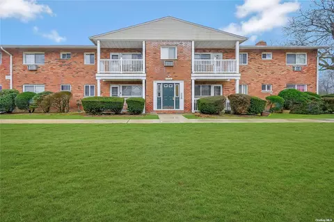 61 Adams Rd #2G, Central Islip, NY 11722