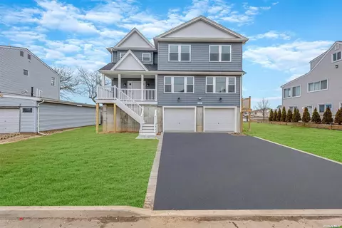 989 Pacific St, Lindenhurst, NY 11757