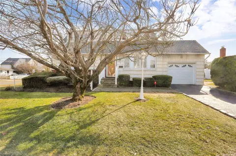 118 Plitt Ave, Farmingdale, NY 11735