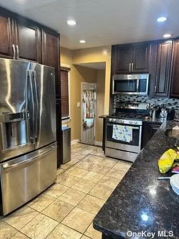 204 E Seaman Ave, Freeport, NY 11520