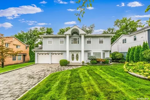 56 Knolls Dr N, Manhasset Hills, NY 11040