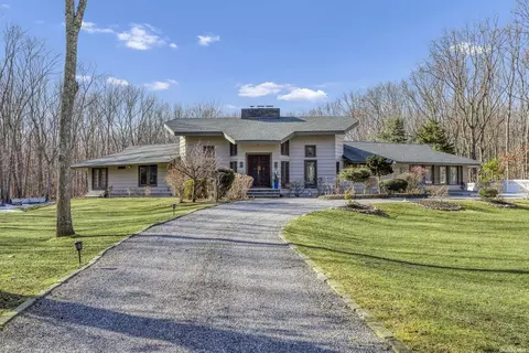 15 Target Rock Dr, Lloyd Harbor, NY 11743
