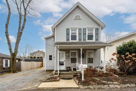14 Wansor Ave, Bayville, NY 11709