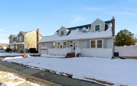 344 N Boston Ave, Massapequa, NY 11758