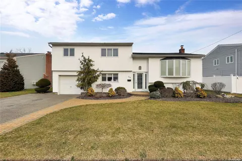 29 Merritt Ave, Massapequa, NY 11758