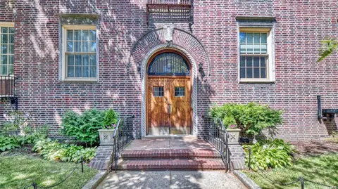37-40 85th St #32, Jackson Heights, NY 11372