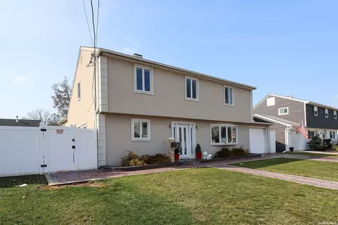 603 Nimrod Ct, North Babylon, NY 11703