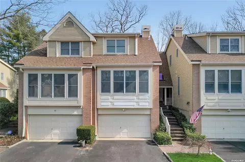 46 Willow Ridge Dr #46, Smithtown, NY 11787