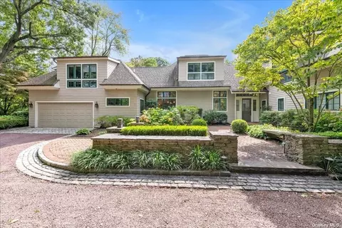 17 Cedar Ln, Sands Point, NY 11050