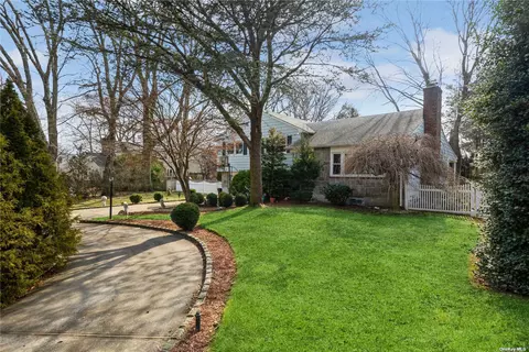 82 E Williston Ave, East Williston, NY 11596