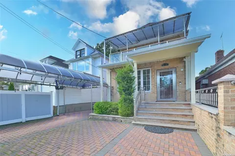 81-18 167th St, Jamaica, NY 11432