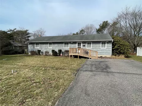 224 Blake Ave, Bohemia, NY 11716