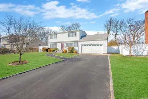 41 Astor Ct, Commack, NY 11725