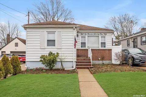 274 Brown St, Valley Stream, NY 11580